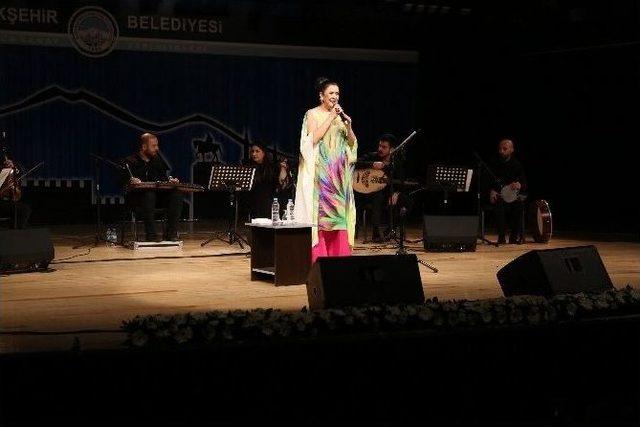 G&uuml;lses&rsquo;li Gece 1