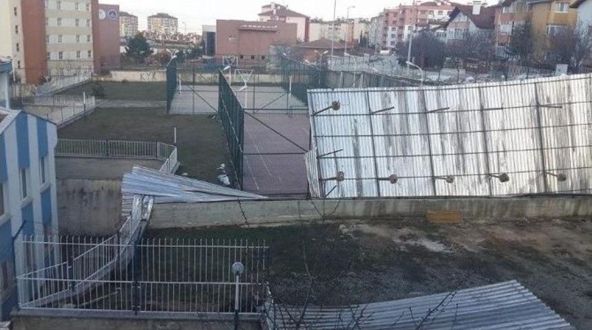 Kastamonu&rsquo;da Şiddetli R&uuml;zgar &Ccedil;atıları U&ccedil;urdu