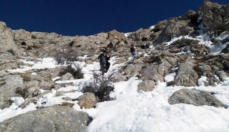 Dağda Mahsur Kalan 8 Kişi Kurtarıldı G1