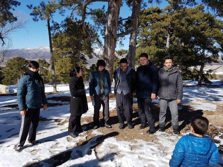 Dağda Mahsur Kalan 8 Kişi Kurtarıldı G3