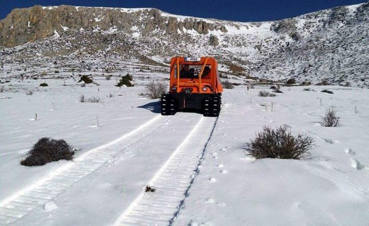 Dağda Mahsur Kalan 8 Kişi Kurtarıldı G4