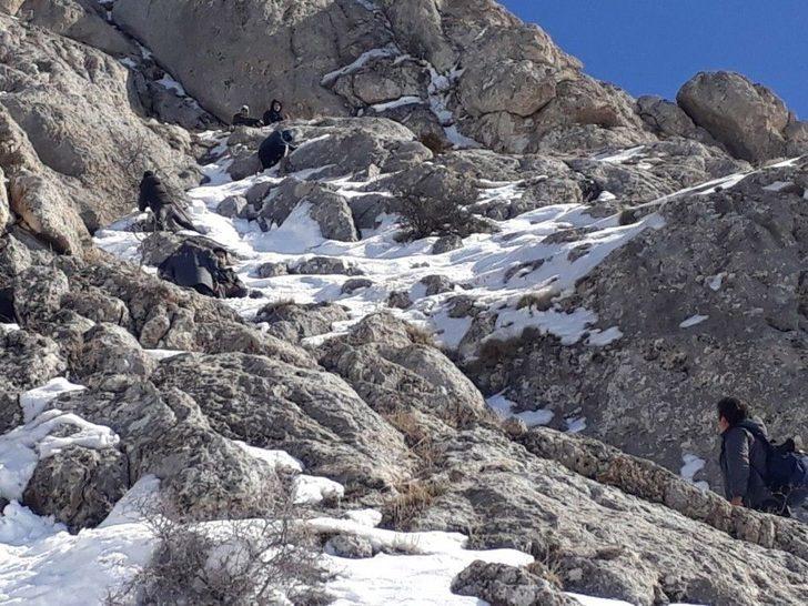 Dağda Mahsur Kalan 8 Kişi Kurtarıldı G5