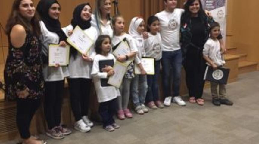 G&ouml;&ccedil;men &Ccedil;ocuklar, Barış Ve Sevgi R&uuml;zgarları Estirdi