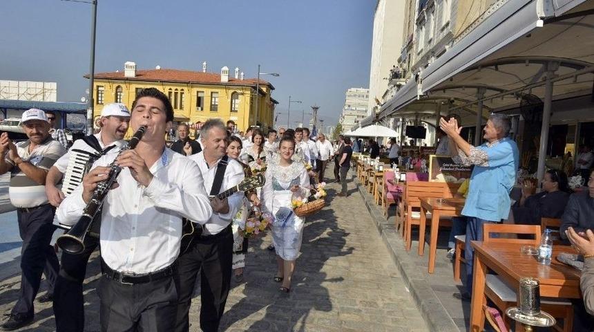 İzmir&rsquo;de Balkan Havası