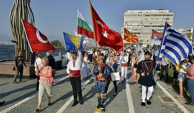 İzmir’de Balkan Havası