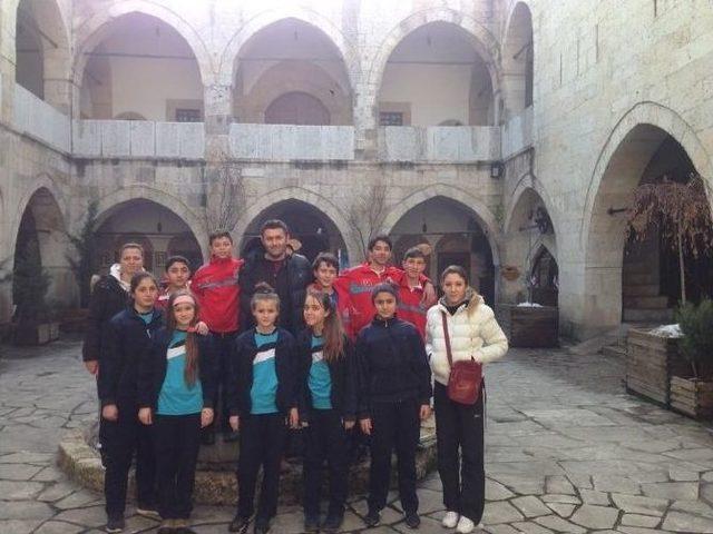 Anadolu Yıldızlar Liginde Badminton R&uuml;zgarı 1