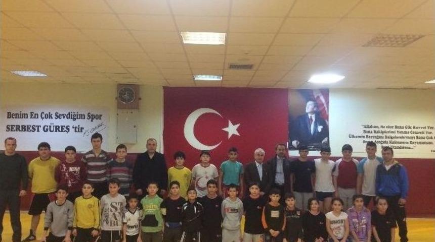 Edirne Valisi Şahin, Gençlik Merkezini İnceledi