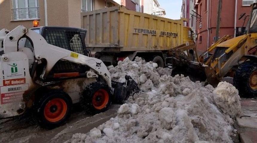 Ara Sokaklarda Kar Temizleme &Ccedil;alışmaları Devam Ediyor
