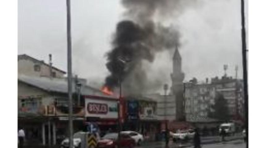 &Ccedil;atı Yangını Korkuttu