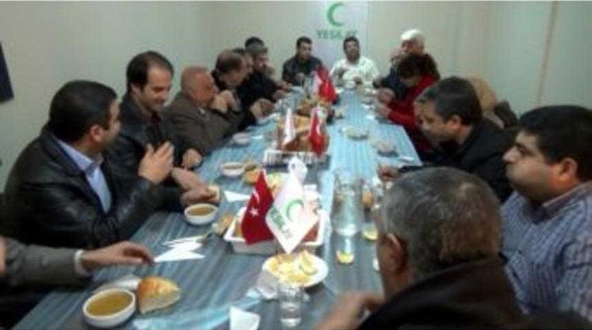 Yeşilay &Uuml;yeleri Ve G&ouml;n&uuml;ll&uuml;leri &Ccedil;orba İkramında Bir Araya Geldi