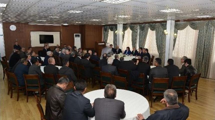 Vali, Milletvekili Ve Muhtarlar Seyhan&rsquo;ın Sorunları İ&ccedil;in Buluştu