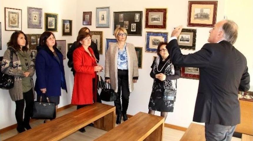 Başkan Eşleri &Ouml;ğrenci Okutacak