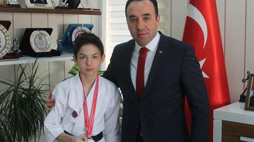 Karate T&uuml;rkiye Şampiyonasında Bilecikli Minik Karatecilerden B&uuml;y&uuml;k Başarı