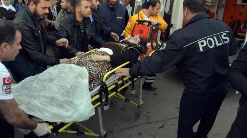 Pazar Alışverişindeki Kadın Kavganın Ortasında Kalınca Yaralandı