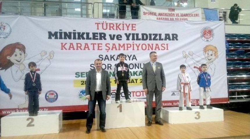 &Ccedil;iftlikk&ouml;yl&uuml; Karateciler 2 &Uuml;&ccedil;&uuml;nc&uuml;l&uuml;k Kazandı