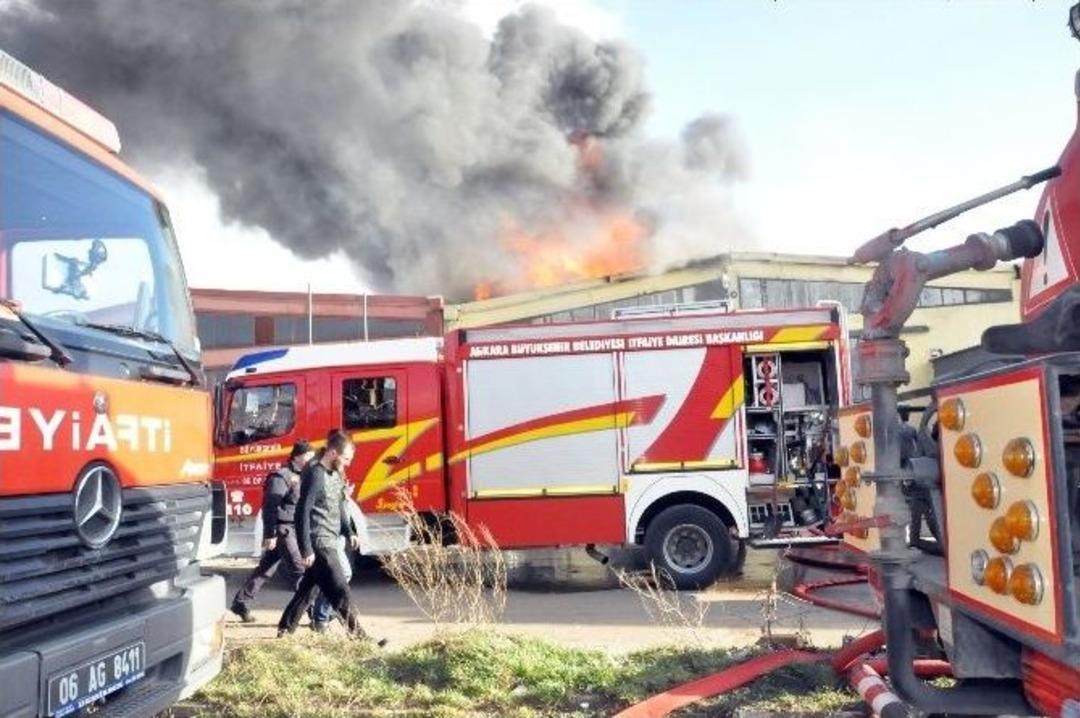 Kazan&rsquo;daki Depo Yangını S&ouml;nd&uuml;r&uuml;ld&uuml;
