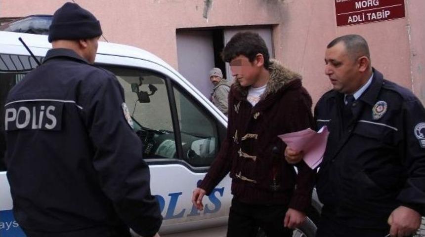 İlk&ouml;ğretim Okulu &Ouml;ğrencilerinin Kavgası Kanlı Bitti