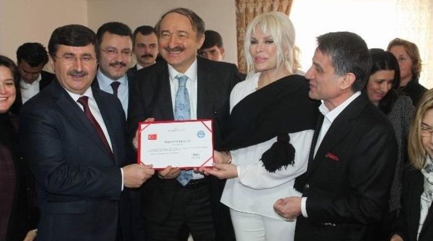 &Uuml;nl&uuml; Sanat&ccedil;ı Ajda Pekkan Trabzon&rsquo;da &Ccedil;ocuk Evi A&ccedil;ılışına Katıldı