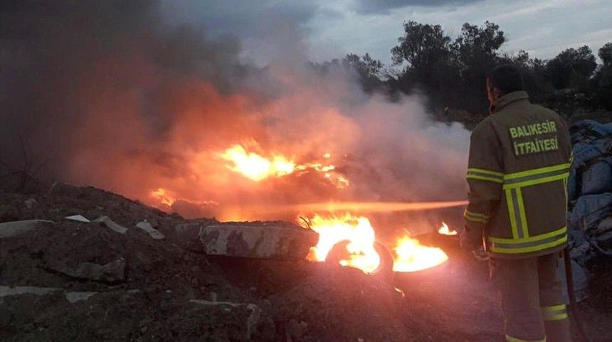 &Ccedil;&ouml;p Depolama Alanında Yangın