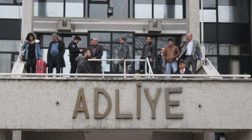 Van&rsquo;daki Muhtarlık Kavgası Davasında 4 Tahliye