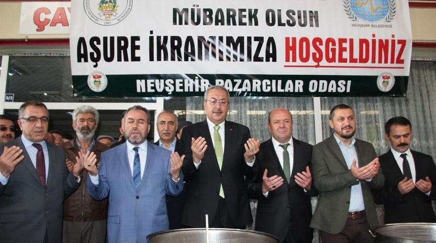 Pazarcılar Odası Aşure Dağıttı