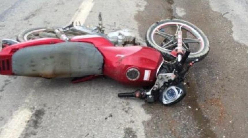 İki Motosiklet Kavşakta &Ccedil;arpıştı: 3 Yaralı