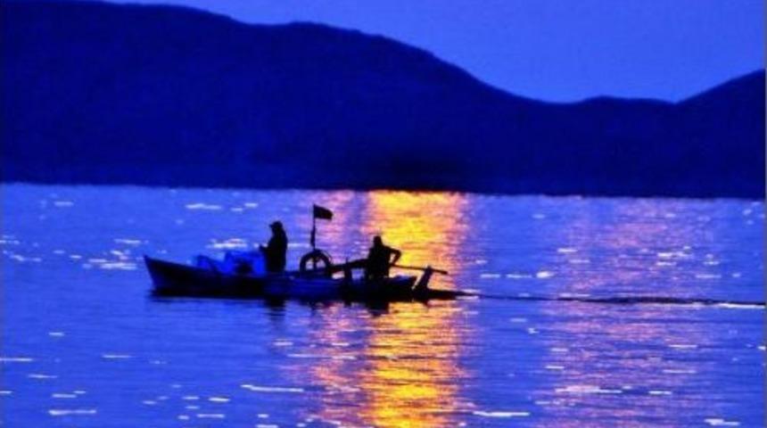 Bodrum'da G&uuml;neşli Havayı G&ouml;ren Sahile Koştu