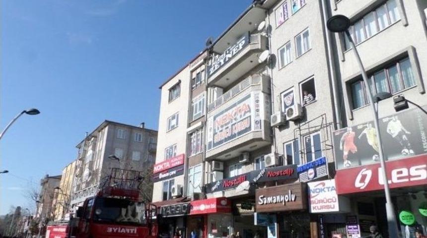 Kuvvetli R&uuml;zgar &Ccedil;atılarda Hasara Yol A&ccedil;tı