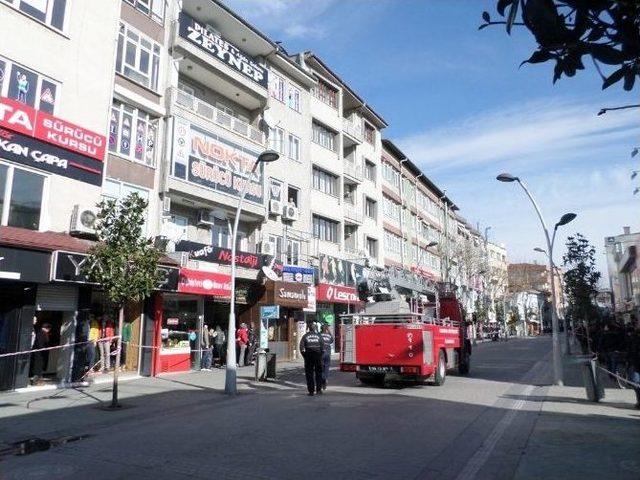 Kuvvetli Rüzgar Çatılarda Hasara Yol Açtı