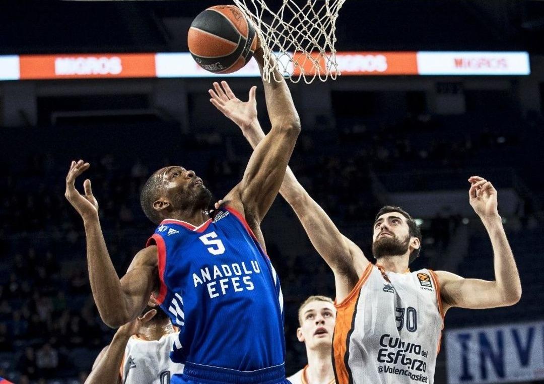 Thy Euroleague: Anadolu Efes: 82 - Valencia Basket: 66