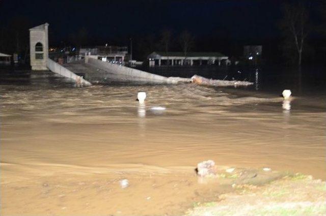 Vatandaşlar Şehir Merkezindeki Otellere Yerleştiriliyor