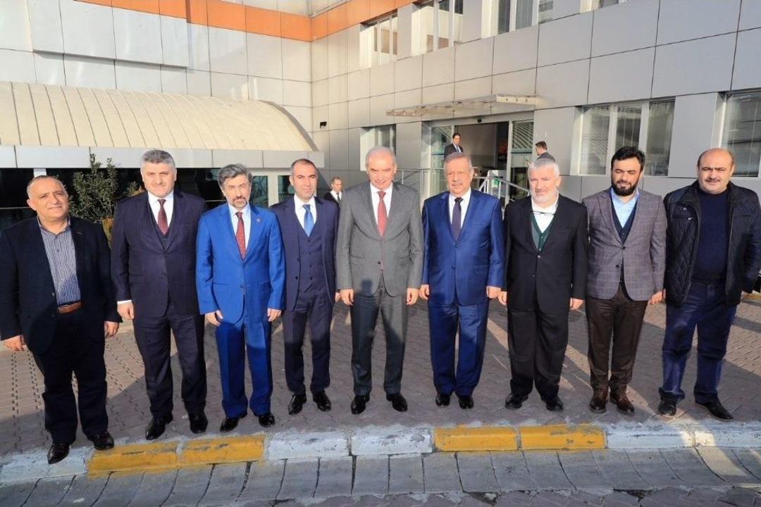 Başkan Uysal, 3 İl&ccedil;ede Proje Yatırım Ve Hizmet Toplantısı Yaptı