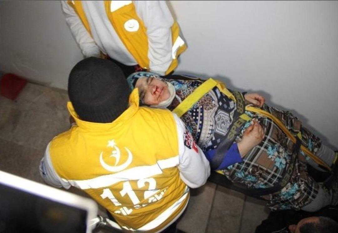 Karab&uuml;k&rsquo;te Asans&ouml;r D&uuml;şt&uuml;: 3 Yaralı