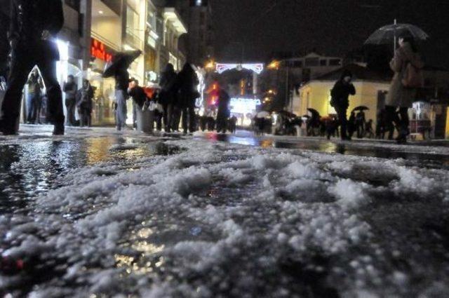 Dolu, Taksim Ve Çevresini Beyaza Bürüdü