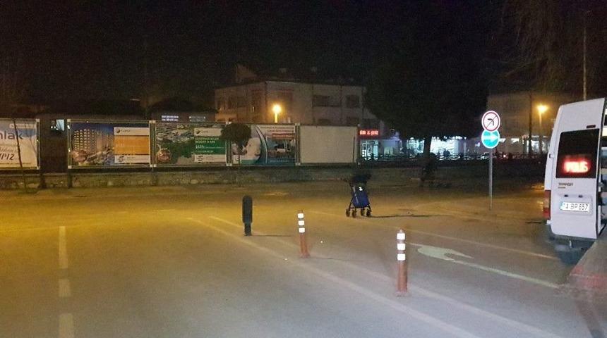 Ş&uuml;pheli &Ccedil;antanın İmha Edilmesini Bekleyen Vatandaş Ve Polislere &Ccedil;ay Servisi