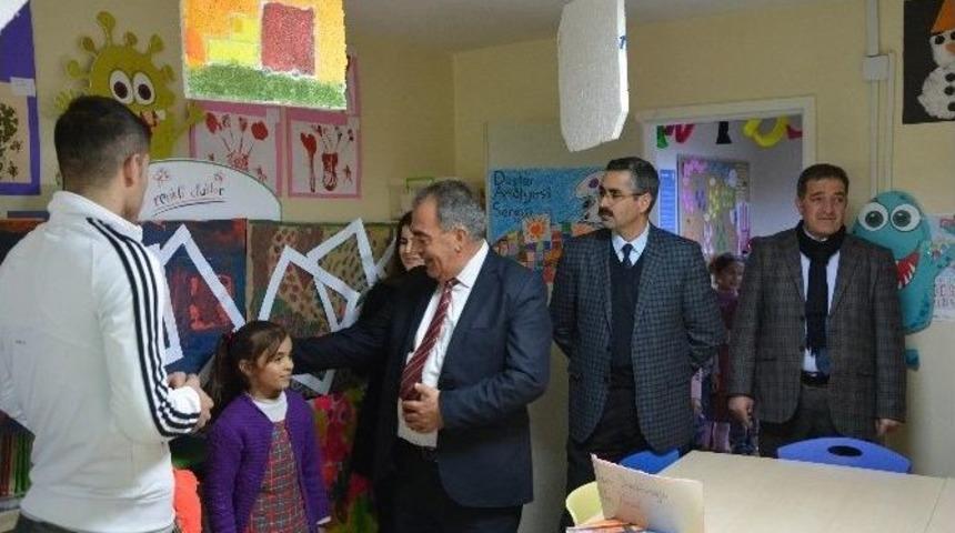 Tegv&rsquo;li &Ccedil;ocuklardan D&uuml;şler At&ouml;lyesi Sergisi