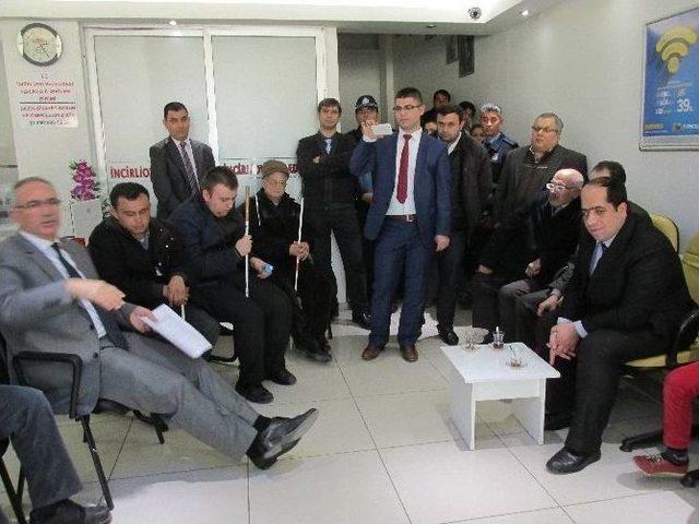 Protestoya Gelen G&ouml;rme Engelliler Başkandan Helallik İsteyerek Ayrıldılar 1