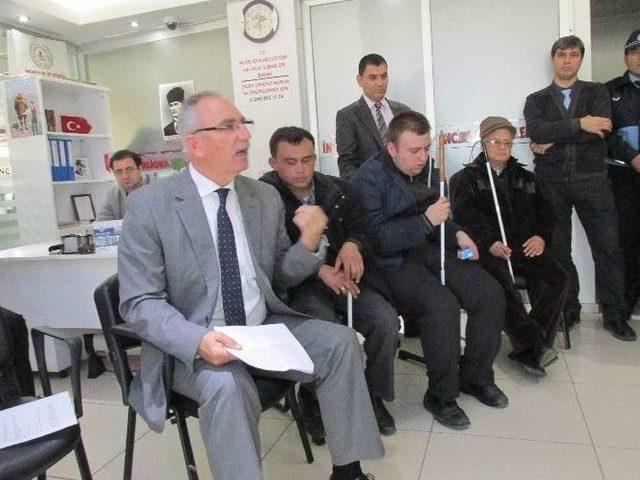 Protestoya Gelen G&ouml;rme Engelliler Başkandan Helallik İsteyerek Ayrıldılar 2