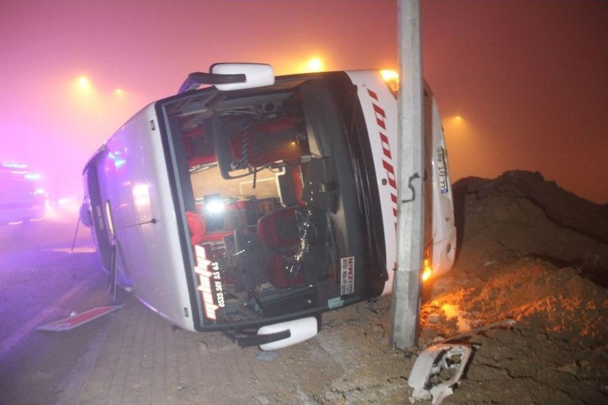 Konya&rsquo;da Yolcu Otob&uuml;s&uuml; Devrildi: 11 Yaralı
