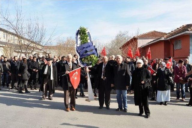 Mhp’liler Babuşçu’nun İş Yerine Çelenk Koydu