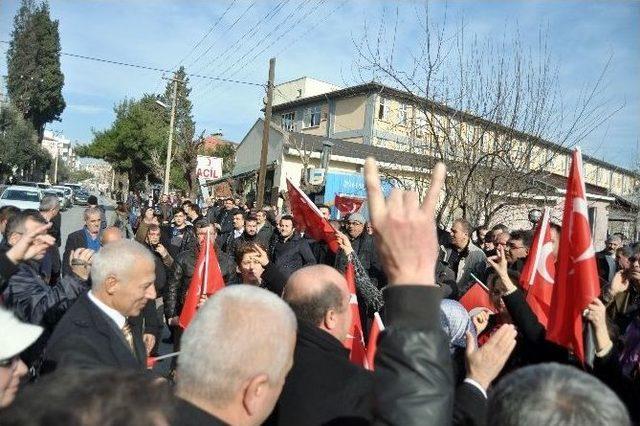 Mhp’liler Babuşçu’nun İş Yerine Çelenk Koydu