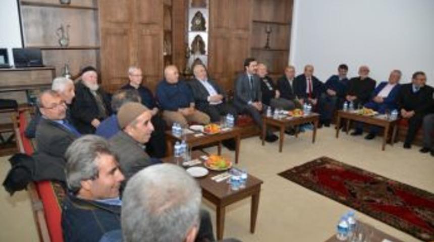 Belediye Başkanı Bah&ccedil;eci, Muhtarlara &Ccedil;alışmalarını Anlattı