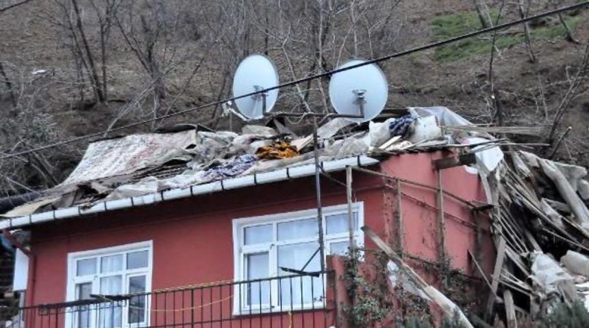 Beşiktaş'ta Toprak Binanın &Uuml;zerine Kaydı