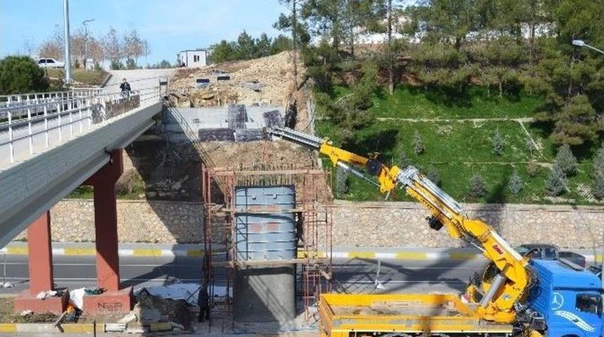 Kampus Ve Rekt&ouml;rl&uuml;k Arasına K&ouml;pr&uuml;