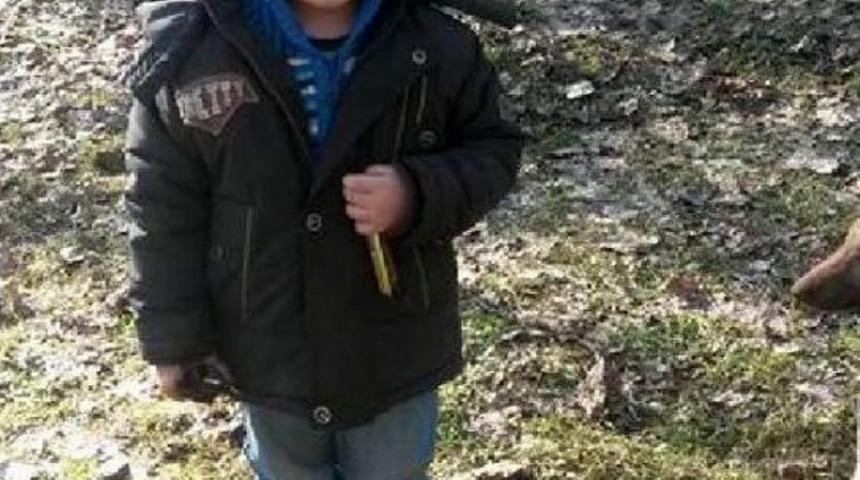 Şavşat&rsquo;Ta Kaya K&uuml;tlesi Aracın &Uuml;zerine D&uuml;şt&uuml;: 3 &Ouml;l&uuml;, 1 Yaralı (2)