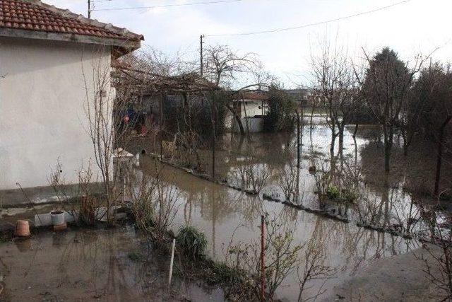 Edirne’de Sel Suları Karaağaç Mahallesi’ne Ulaştı