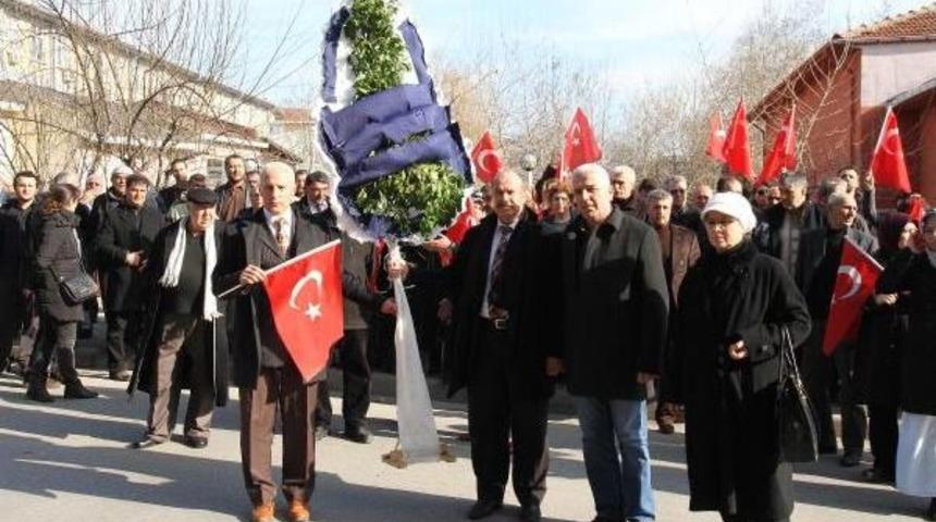 Ak Partili Babuşcu'ya Mhp'lilerden Siyah &Ccedil;elenkli Protesto