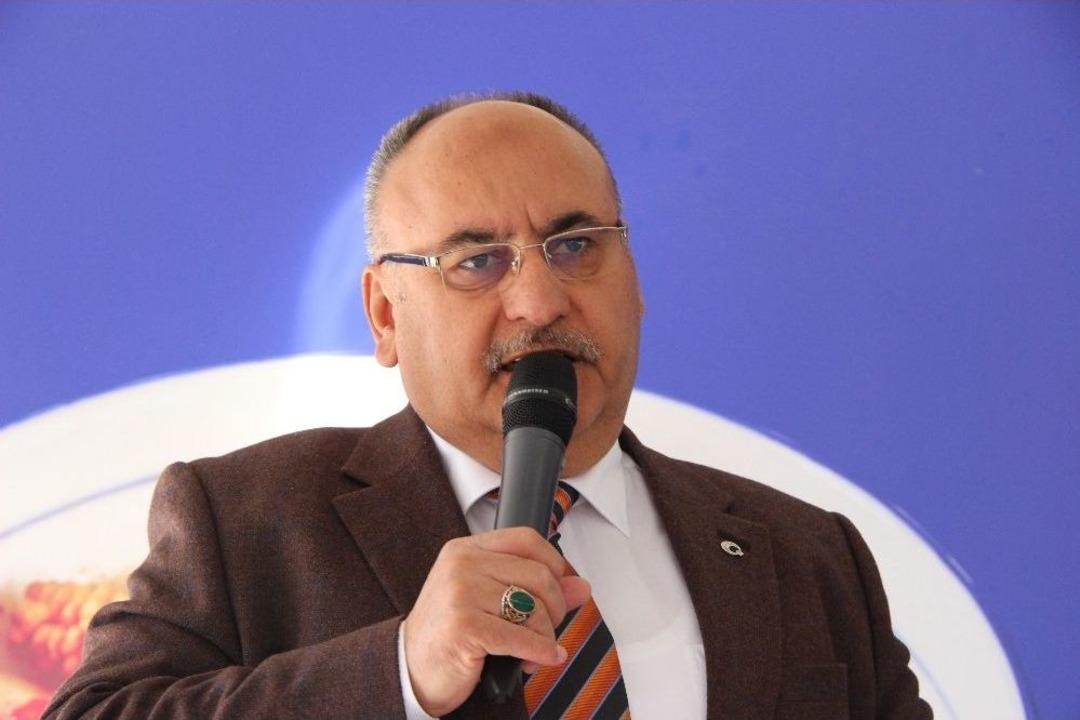 &Uuml;mraniye&rsquo;de Vatandaşlara Dualarla Aşure Dağıtıldı