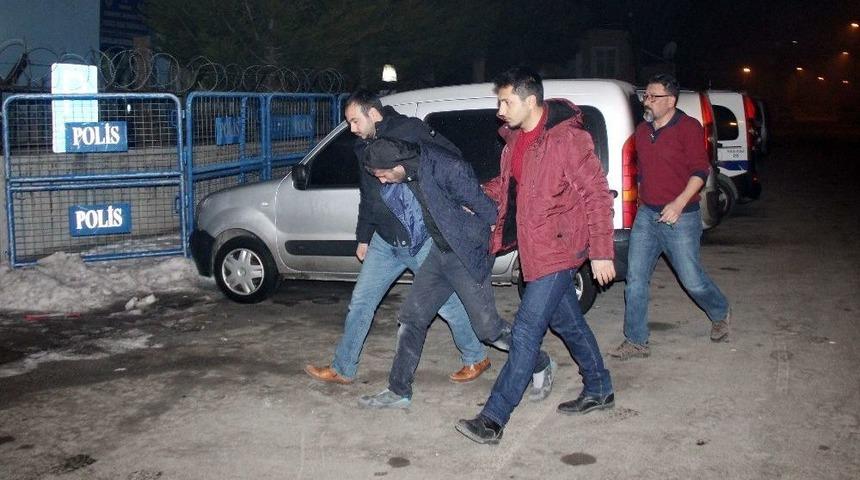 Hırsızlıktan Aranırken Su&ccedil;&uuml;st&uuml; Yakalandı