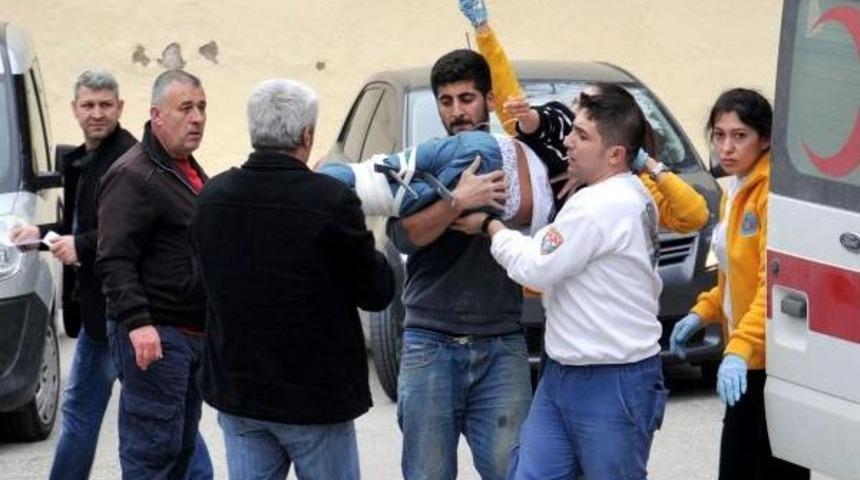 K&ouml;pekten Korkup Duvardan Atladı Bacağına Demir Saplandı